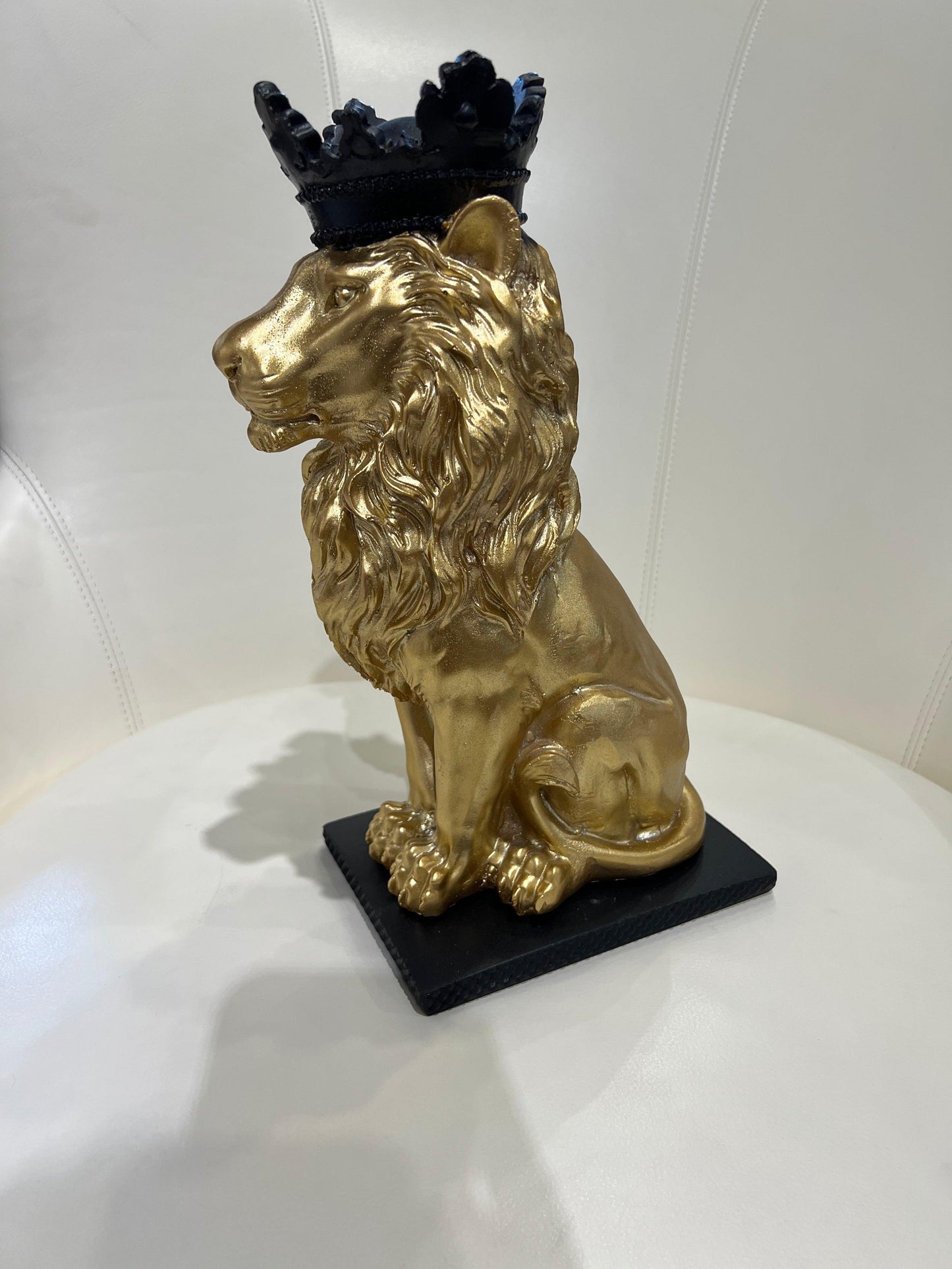 Lion With Crown - Royal Living Furniture